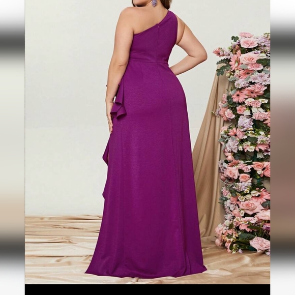 One shoulder dress - Picture 2 of 5